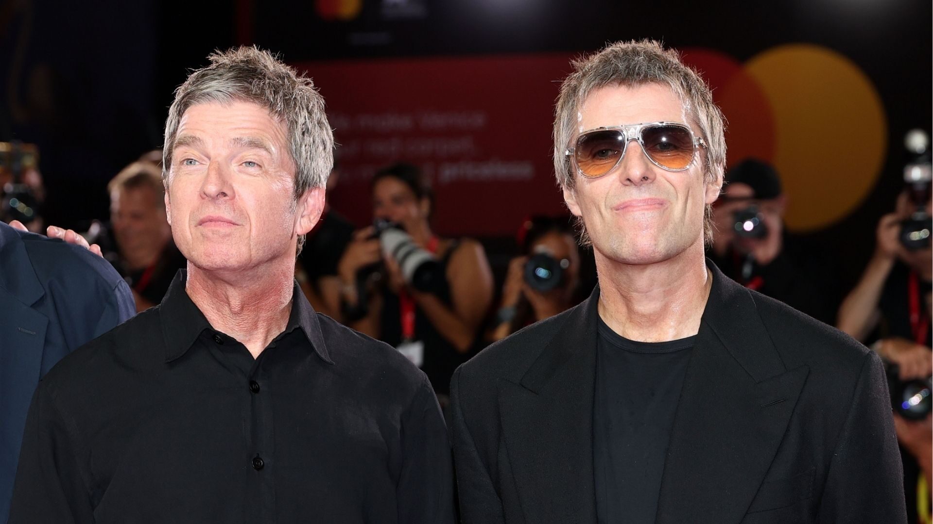 Documentário do Oasis recebe ovação de oito minutos em Veneza com Liam e Noel juntos