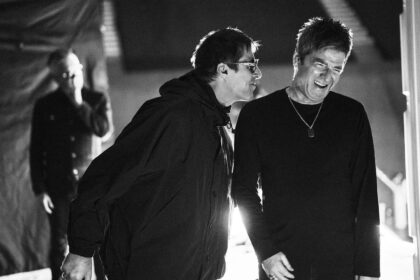 Diretores de “Oasis: don’t look back in anger” detalham reencontro dos irmãos gallagher
