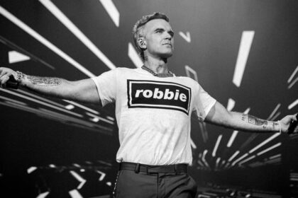 Robbie Williams considera incluir sucessos brasileiros na setlist da “BRITPOP Tour”