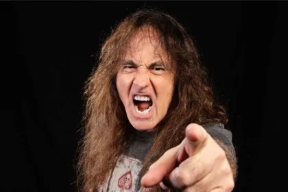 Steve Harris esclarece a história da formação do Iron Maiden e relembra os primeiros anos da banda