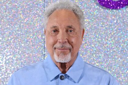 Tom Jones revela ter sido demitido do programa “The Voice UK”