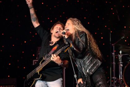 Mitch Malloy canta com Michael Anthony trinta anos após quase entrar no Van Halen