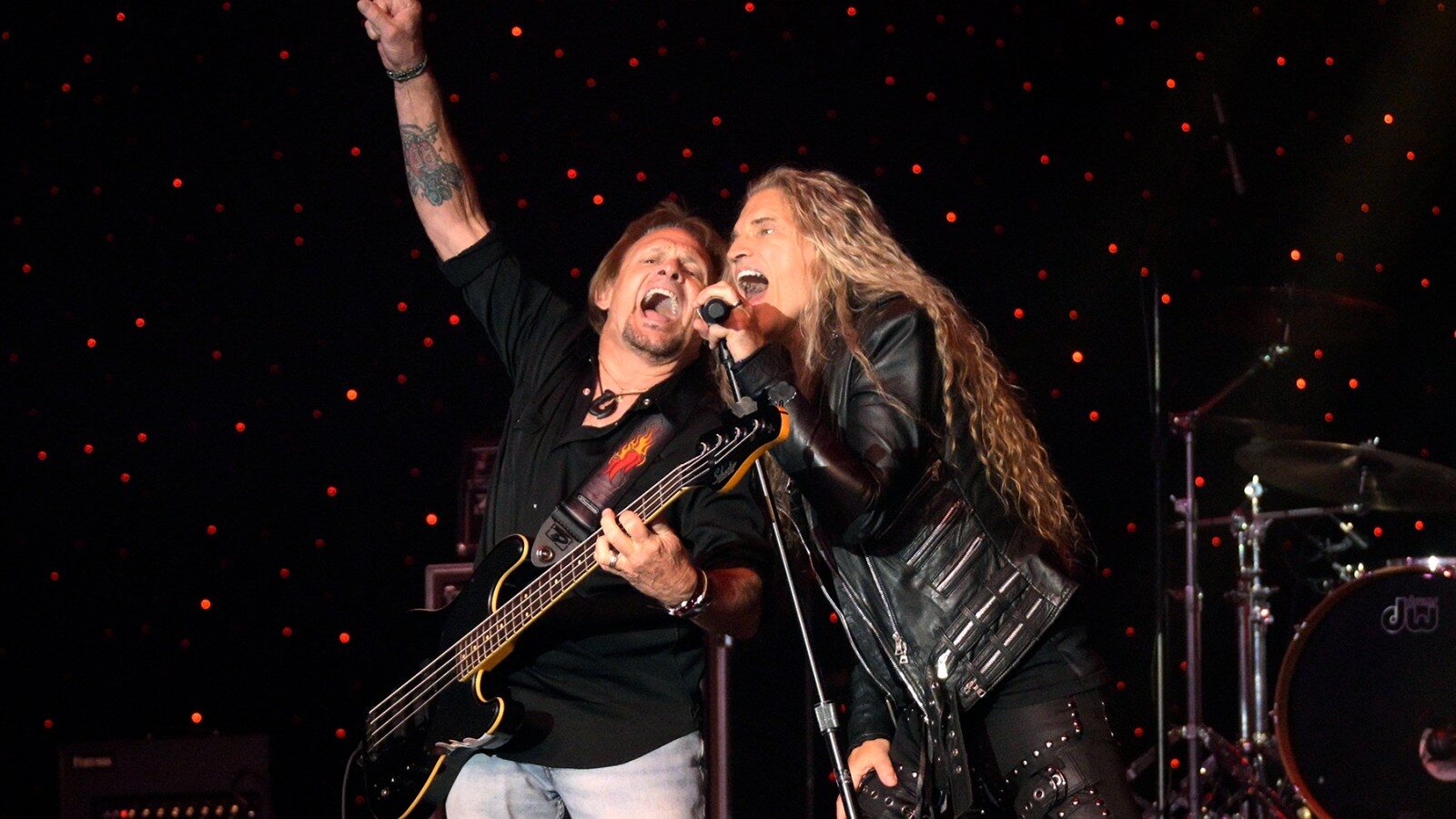Mitch Malloy canta com Michael Anthony trinta anos após quase entrar no Van Halen