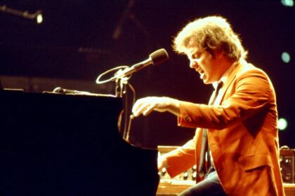4 letras pop dos anos 70 que soam como confissões brutalmente honestas