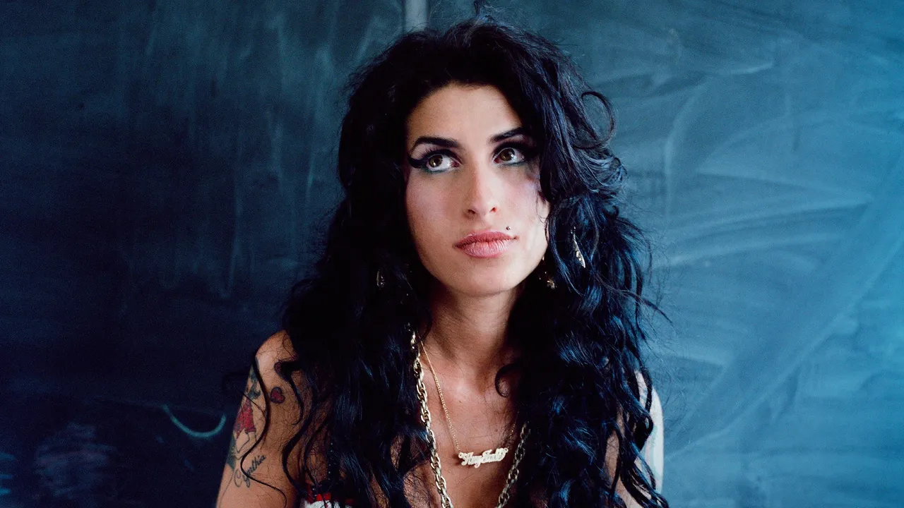 Amy Winehouse e “Back to Black”: o que a edição de 20 anos revela sobre um disco de separação que virou destino