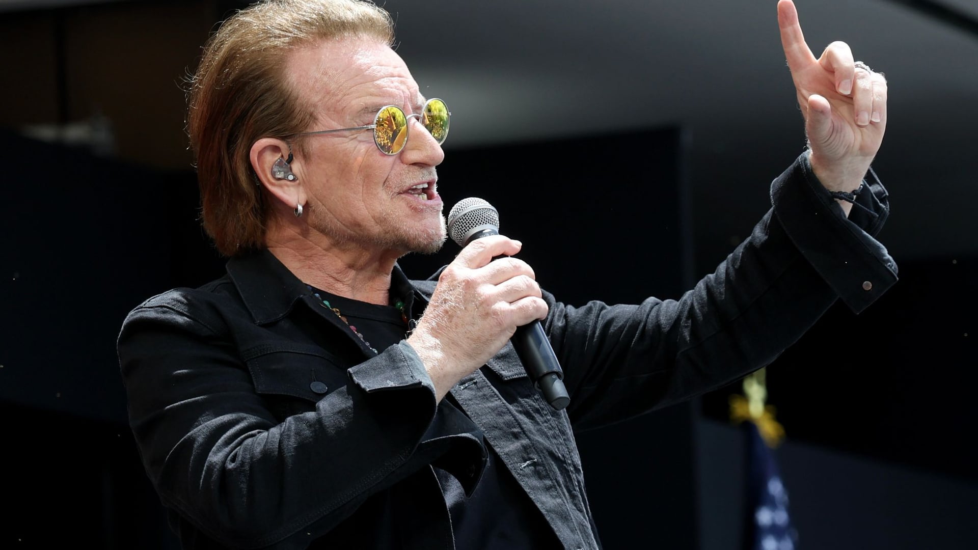 Bono chama cortes do DOGE de Elon Musk de “inconcebíveis” e diz que Partido Republicano foi “sequestrado”