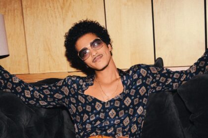 Bruno Mars quebra recorde e alcança 32 semanas no topo da Hot R&B/Hip-Hop Songs com “I Just Might”