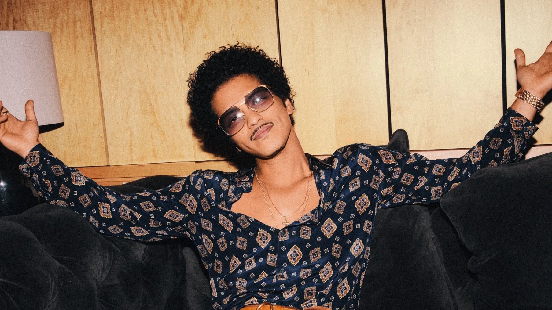Bruno Mars quebra recorde e alcança 32 semanas no topo da Hot R&B/Hip-Hop Songs com “I Just Might”