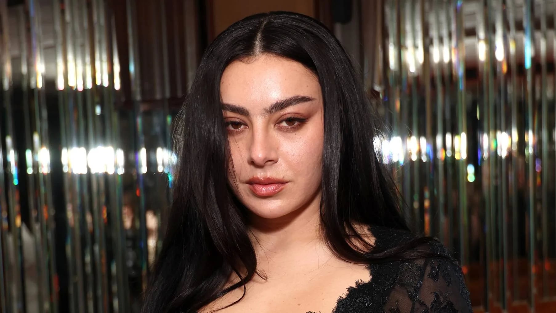 Charli xcx fará cameo em novo thriller de Martin Scorsese com Leonardo DiCaprio e Jennifer Lawrence