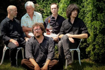 Guided By Voices anuncia o 45º álbum, “Speculation and Gossip”, e lança o single “Designed For Use”