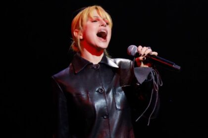 Hayley Williams rebate governo dos Estados Unidos após críticas a protestos em show