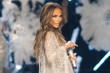 Jennifer Lopez prepara novas músicas e promete faixas “para os gays” após filhos irem para a faculdade