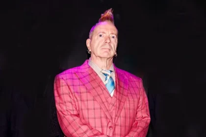 John Lydon anuncia livro de fotos que marca os 50 anos dos Sex Pistols