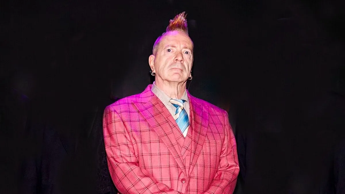 John Lydon anuncia livro de fotos que marca os 50 anos dos Sex Pistols