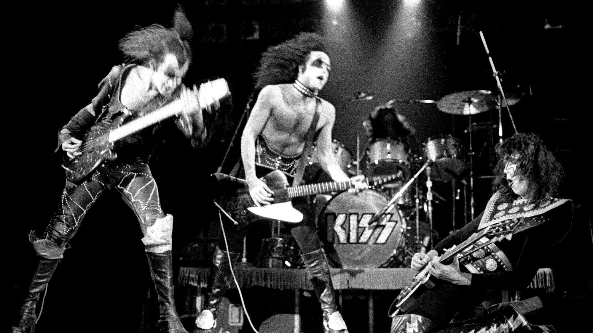 3 faixas clássicas do rock feitas sob medida para atravessar a noite