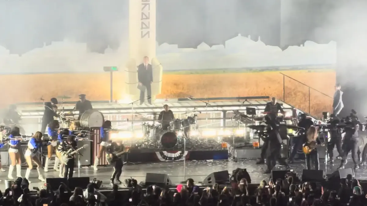 My Chemical Romance é alvo de ação judicial por uso de uniforme das Dallas Cowboys Cheerleaders em show
