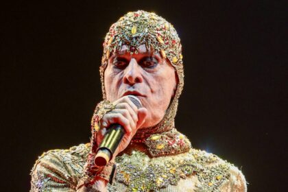 Ney Matogrosso adia shows por um mês após cirurgia