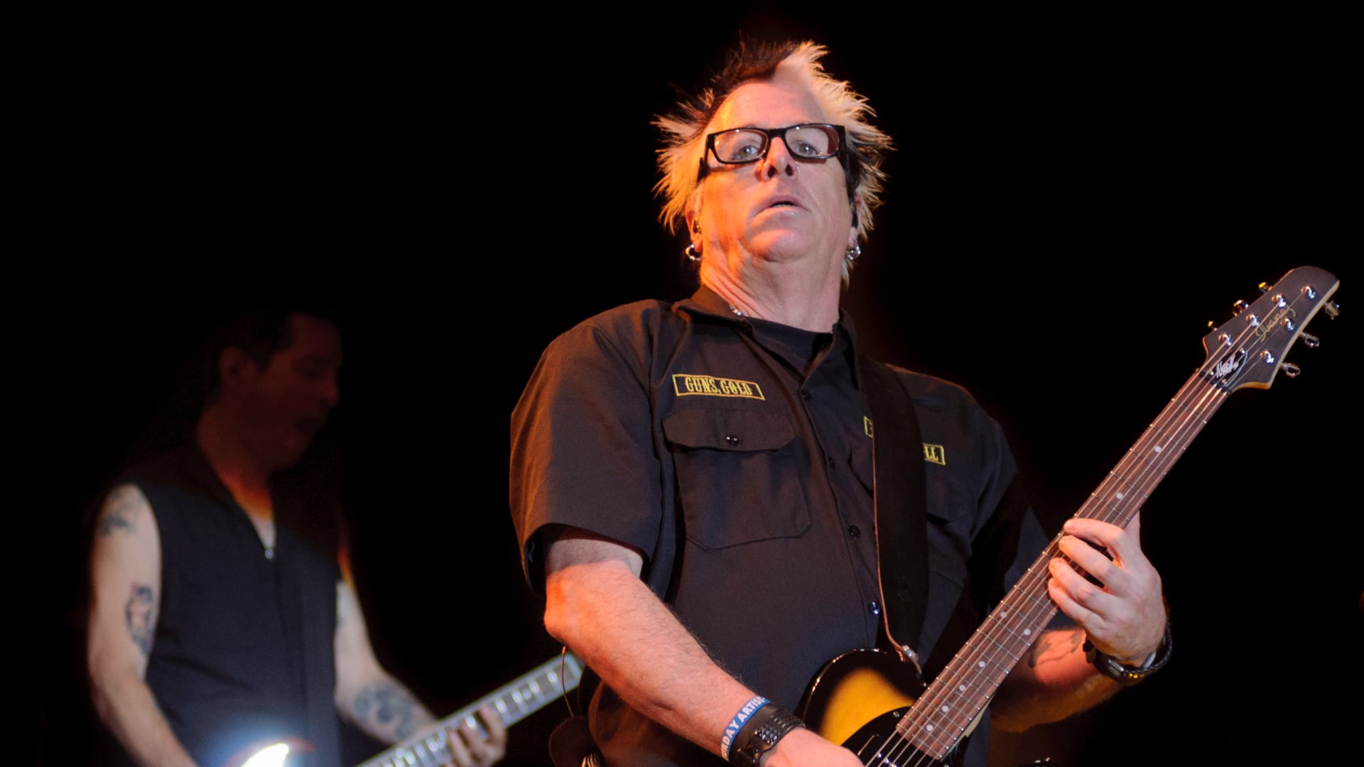 Noodles, guitarrista do The Offspring, se afasta dos shows por problema de saúde