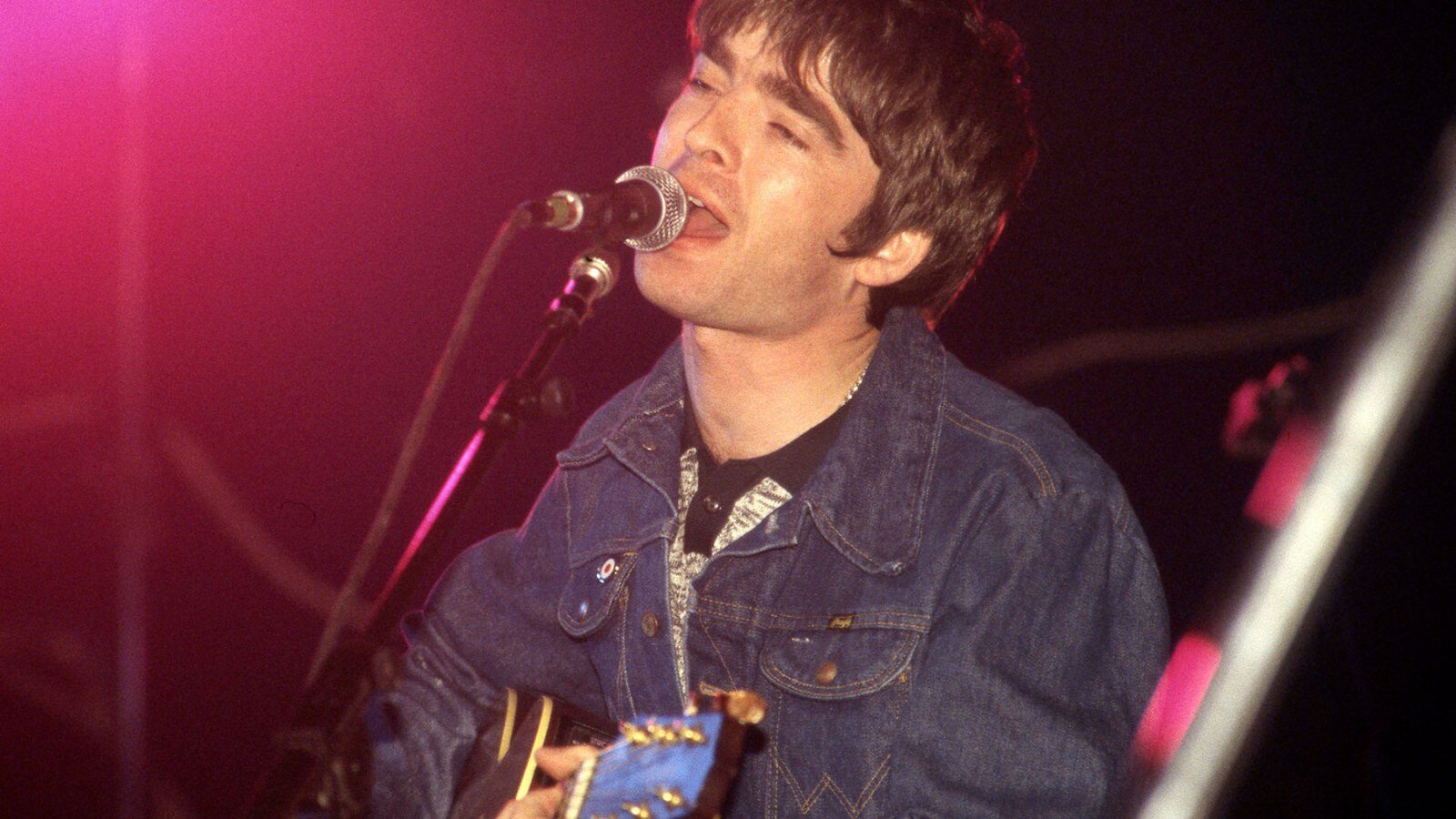 Violão de Noel Gallagher no acústico MTV é vendido por quase US$ 300 mil