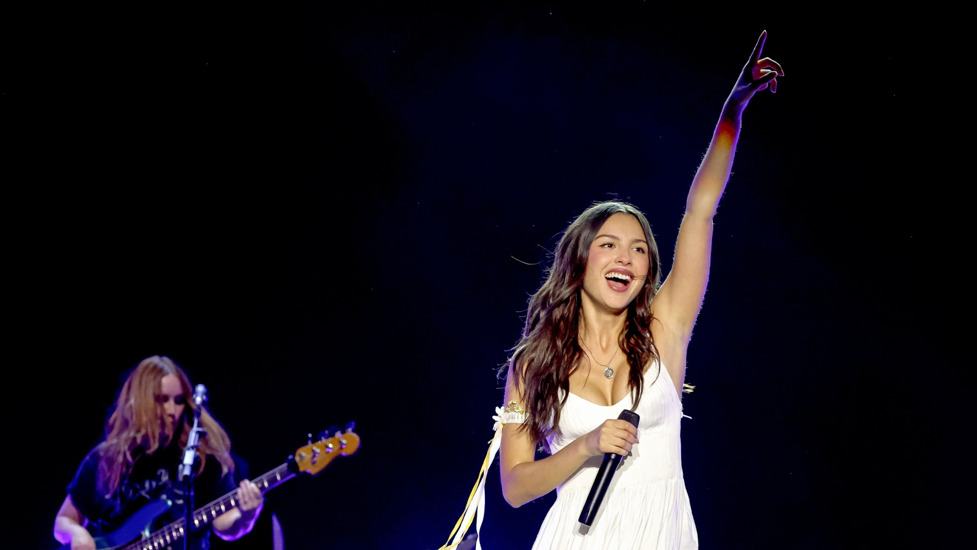 Olivia Rodrigo quase usou vestido de Meg White no festival Daisy Chain Fields