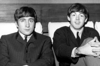 Paul McCartney reflete sobre relação com John Lennon nos anos 70