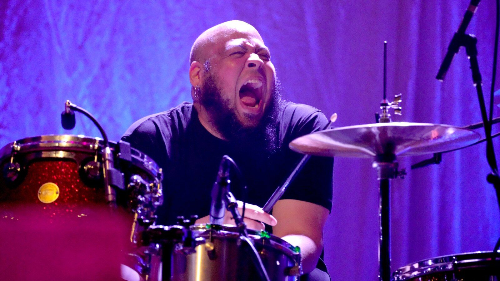 Pearl Jam revela Abe Laboriel Jr. como novo baterista em show surpresa no Ohana Festival