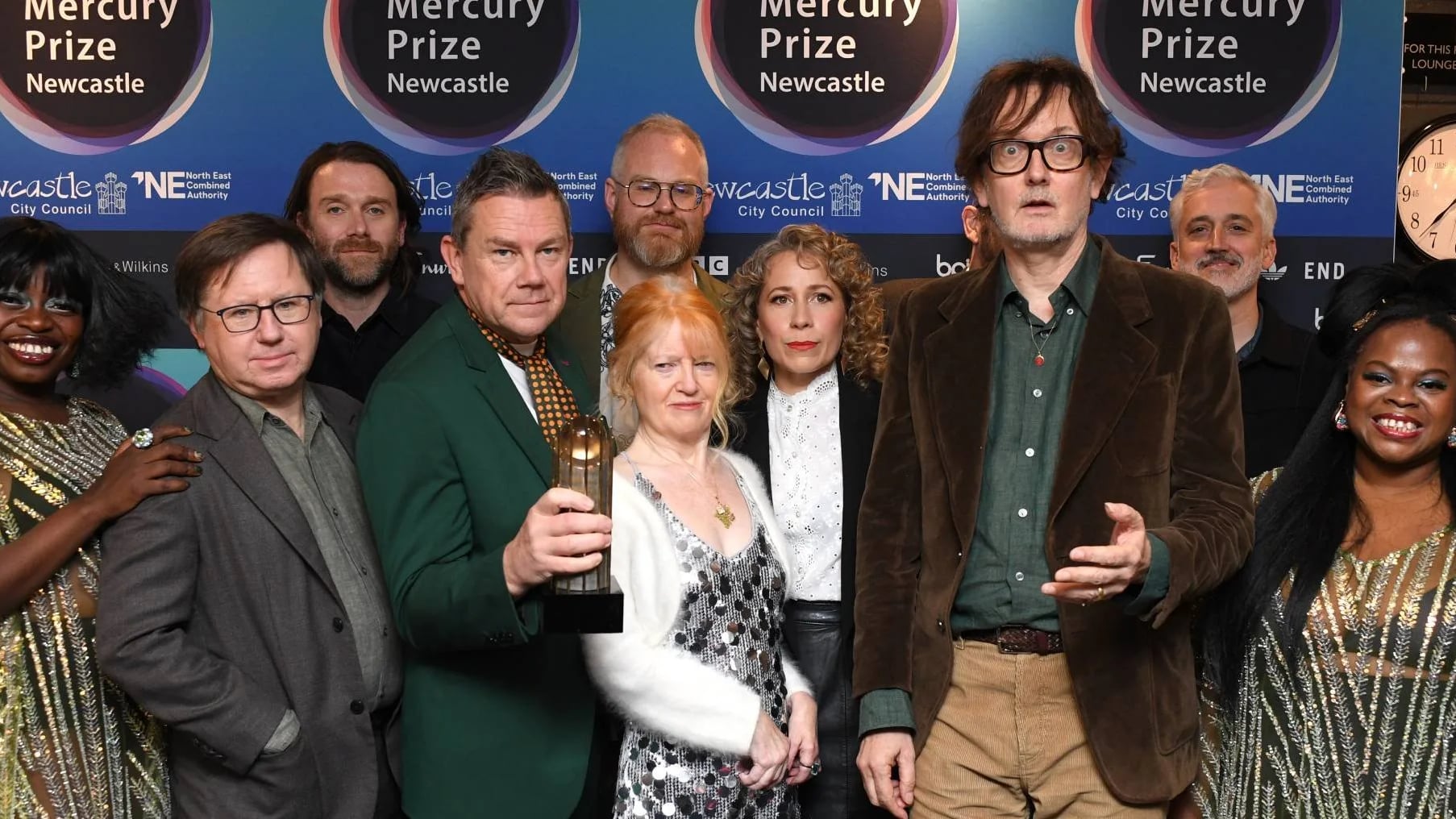 Pulp lembra prêmio de 1996 e diz que Brian Eno quase jogou o cheque da War Child no lixo