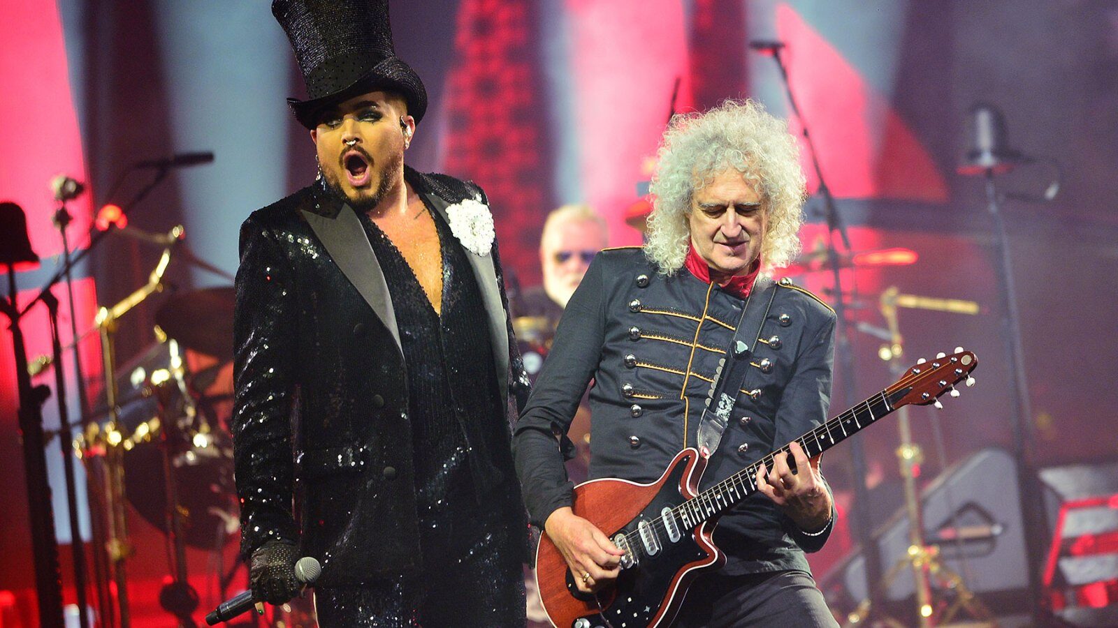 Brian May esclarece futuro do Queen e pausa em grandes turnês