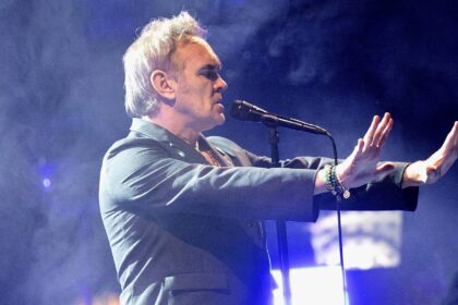 Morrissey é elogiado por Robbie Williams em faixa do álbum “Britpop”