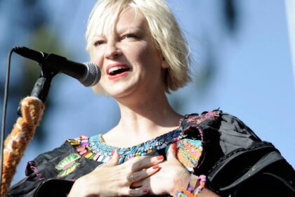 Sia vende 50% de seu catálogo por US$ 180 milhões e planeja show com avatares