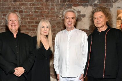 Talking Heads terá livro de “café” com ensaios e fotos inéditas da banda