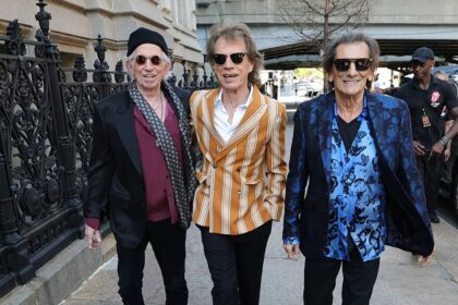 The Rolling Stones lança o novo single “Who You Callin’ Crazy?” de surpresa