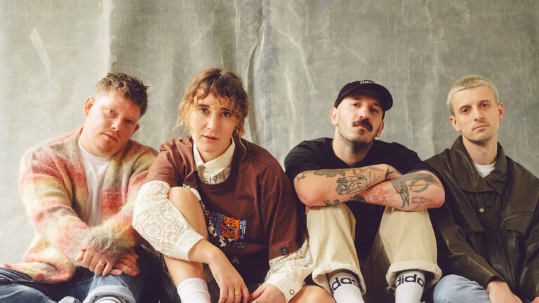 Fickle Friends lança single ‘Joe’ antes do 3º álbum