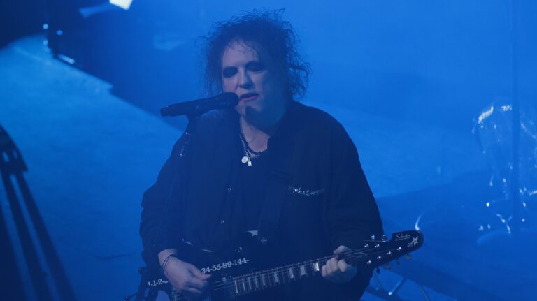 The Cure grava 13 músicas para novo álbum e filme ao vivo