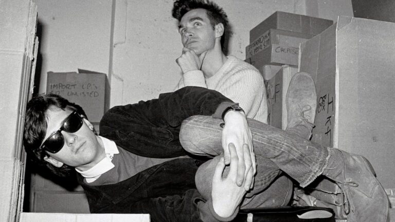 Johnny Marr (à esquerda) e Morrissey do The Smiths, em 1983