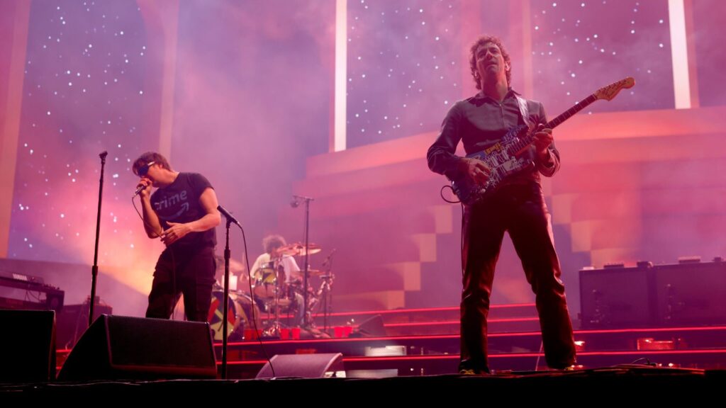 The Strokes. Crédito: perform at Coachella Valley Music and Arts Festival 2026 (Kayla Bartkowski / Los Angeles Times via Getty Images).