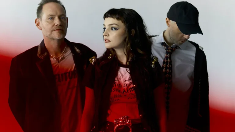 CHVRCHES.