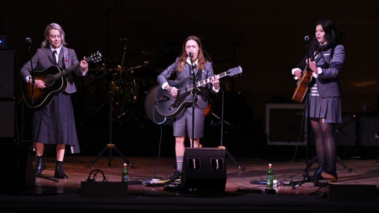 Phoebe Bridgers, Julien Baker e Lucy Dacus, do boygenius